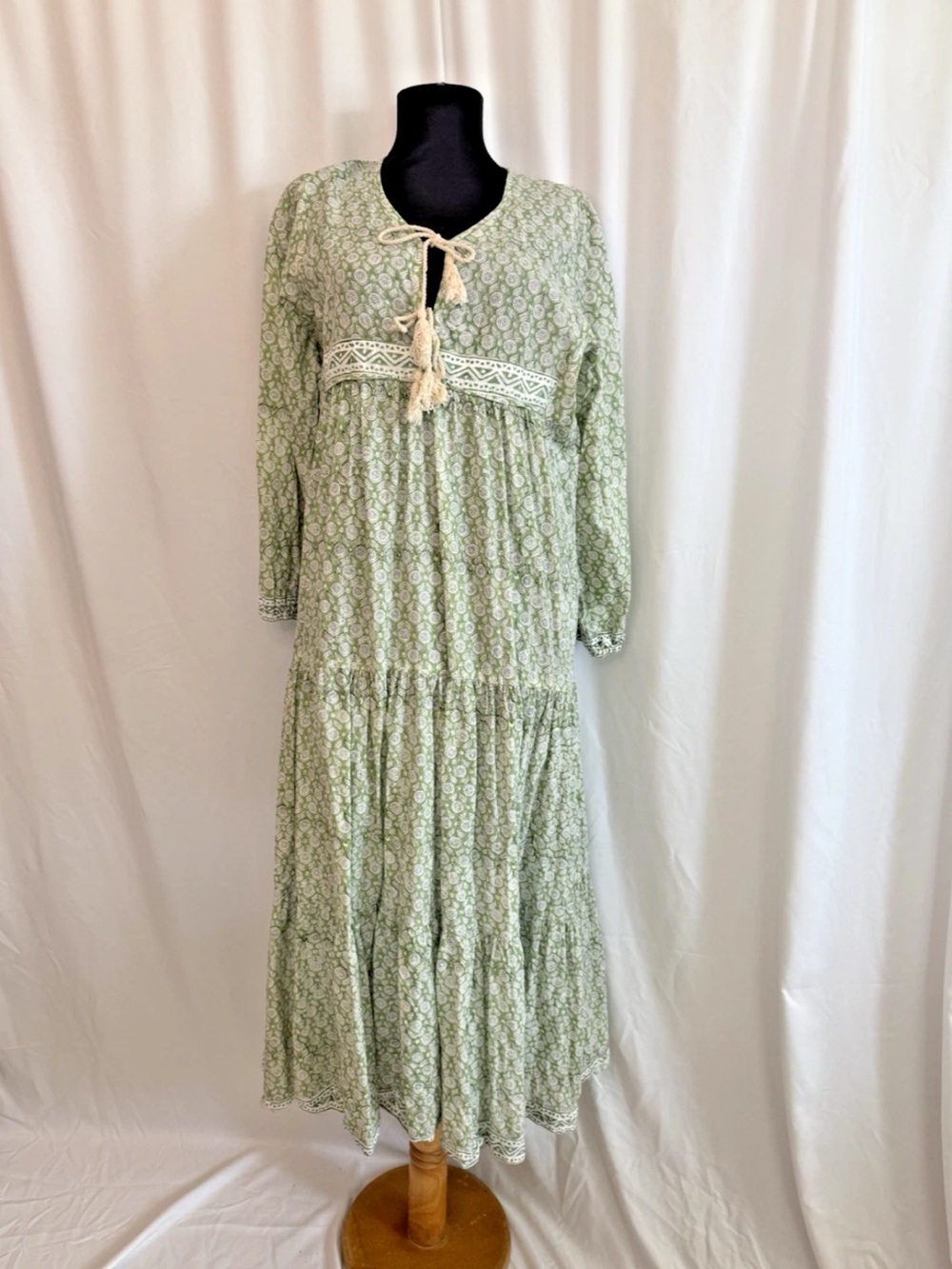 Karni Green Floral Tiered Tassel Tie Dress / size Large Boho